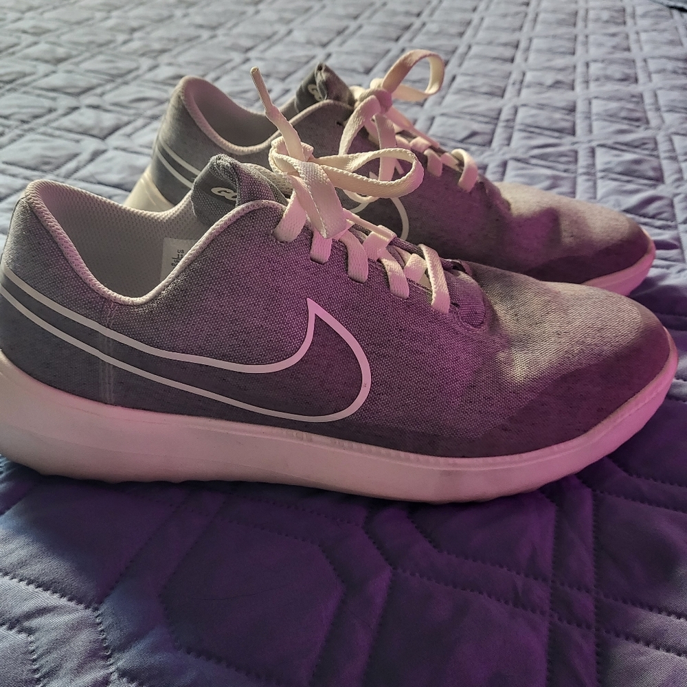 Women's Nike Golf Shows (size 11)